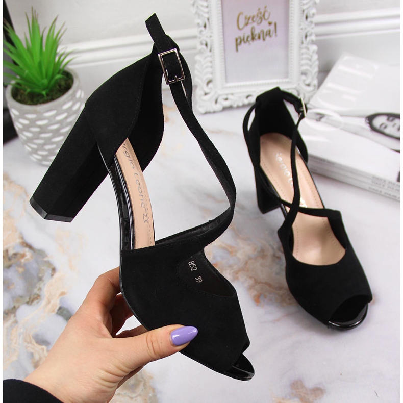 Sergio Leonen naisten sandaalit mustassa tolppassa 2