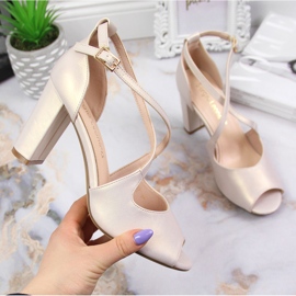 Naisten sandaalit helmiäisbeigessä Sergio Leone -tolppassa 2