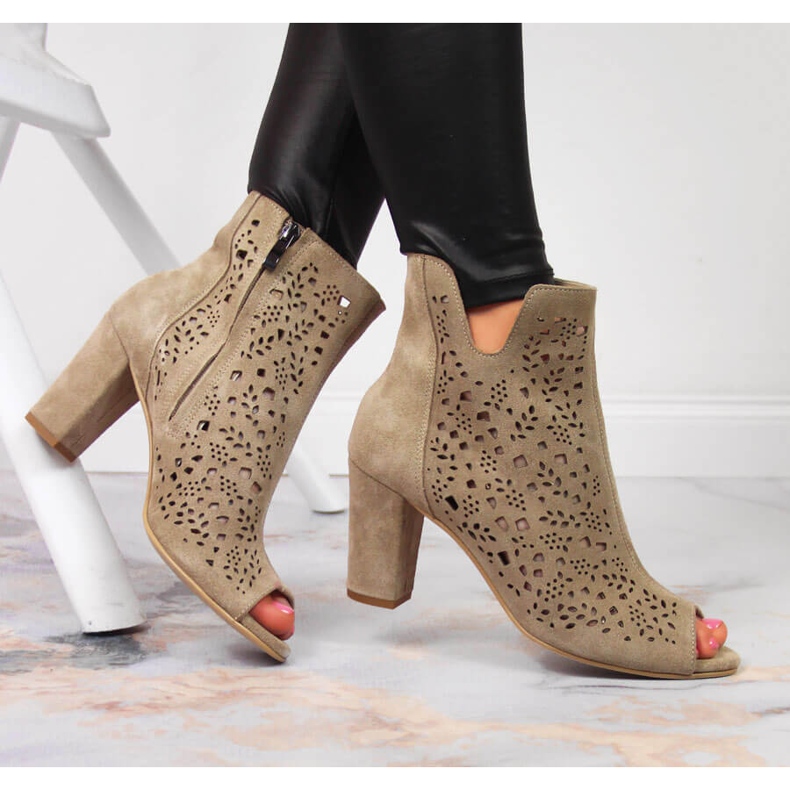 Naisten harjakattoiset nahkasaappaat Juman beige-postissa 1