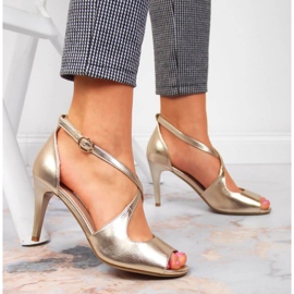 Naisten sandaalit kultaisella korkokenällä Sergio Leone kultainen 2