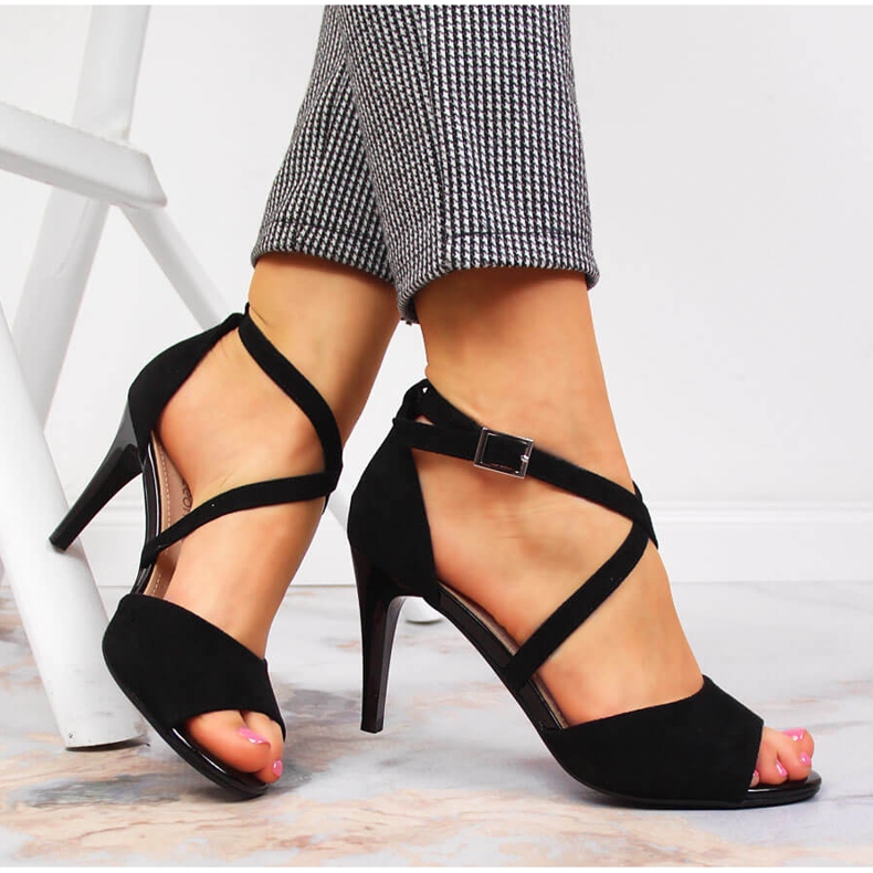 Mustat Sergio Leonen naisten sandaalit korkokengissä 1