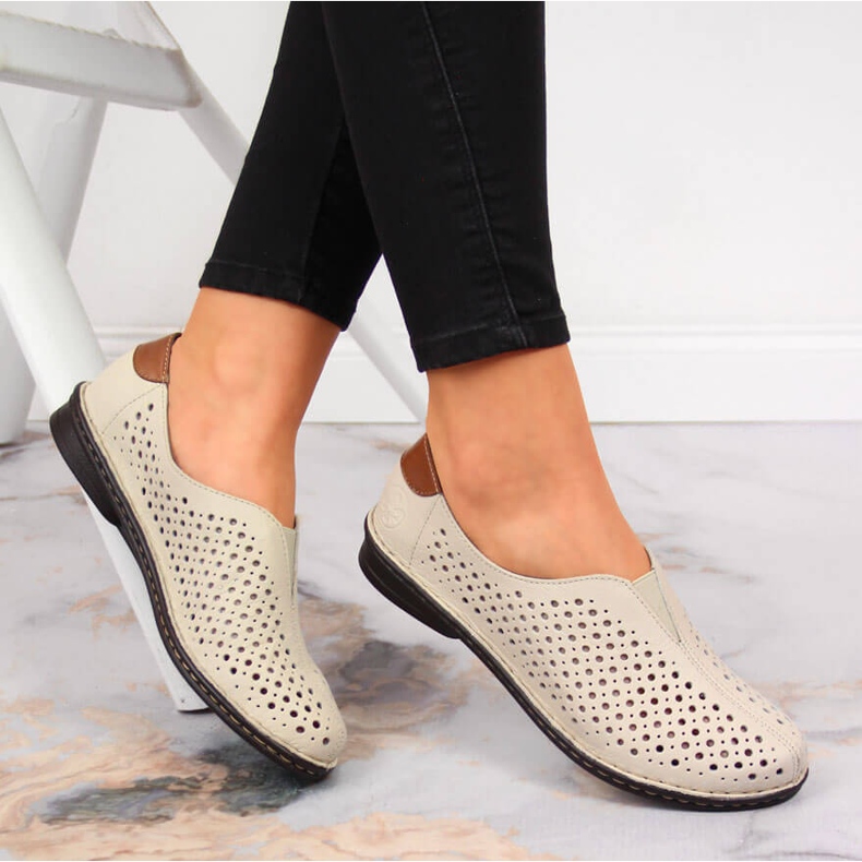 Naisten beigenväriset harjakattoiset nahkakengät Rieker 48457 2