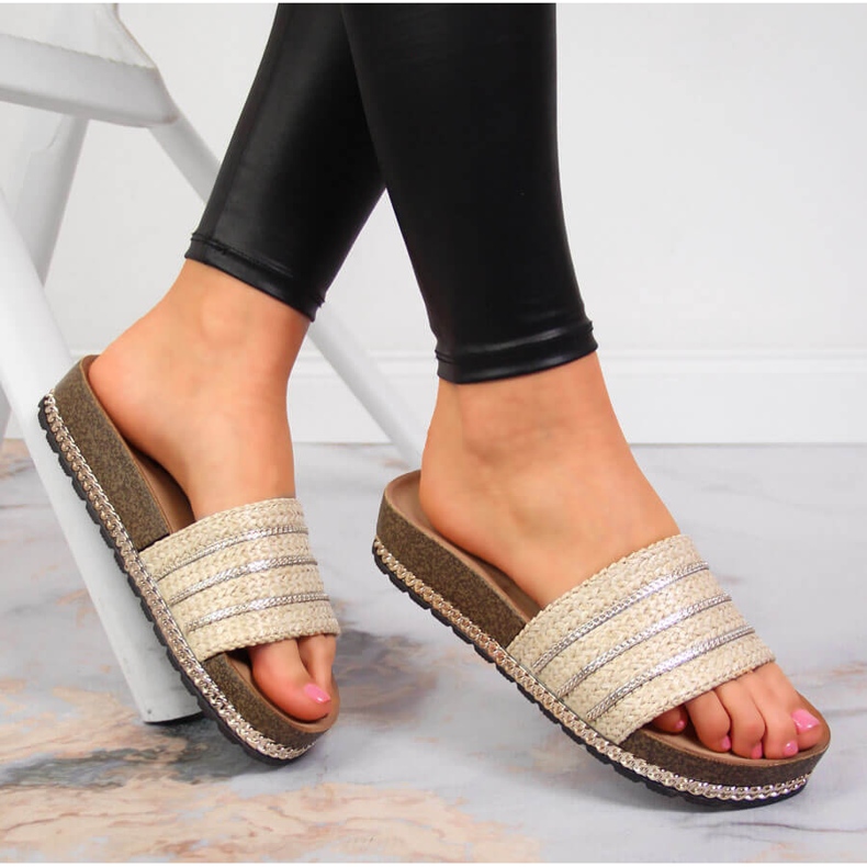 S.Barski Naisten beigenväriset tossut alustalla S. Bararski 1