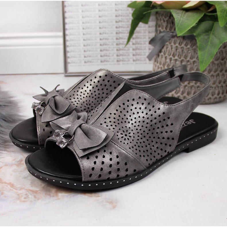 Naisten sandaalit grafiitti Jezzi-rusetilla monivärinen harmaa 2