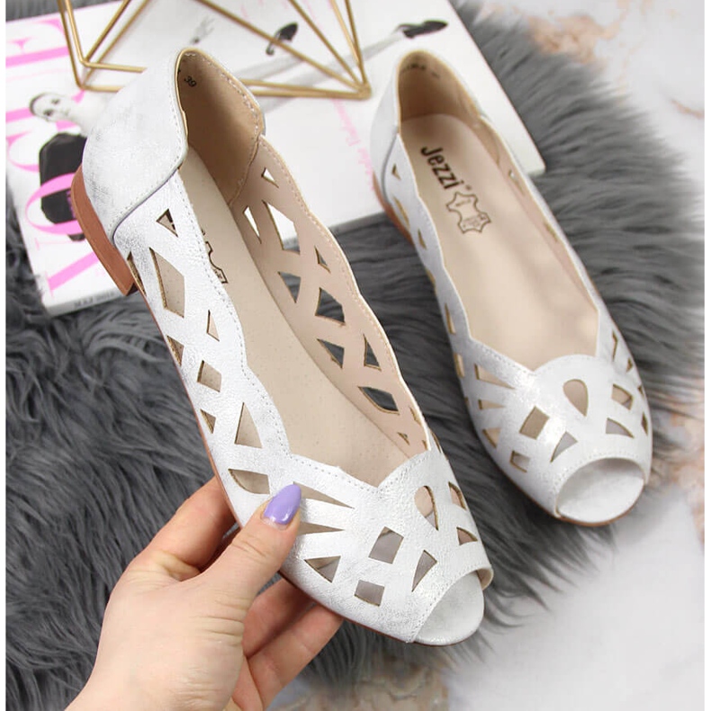 Naisten hopeiset harjakattoiset balerinakengät Jezzi hopea 1