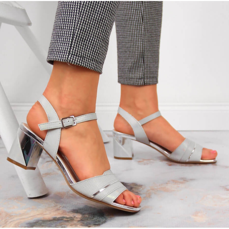 Sergio Leonen naisten sandaalit hopeisessa pylväässä hopea 2