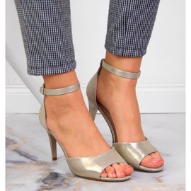 Naisten sandaalit kultaisella korkokenällä Sergio Leone kultainen 2