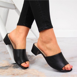 Naisten mustat tohvelit, Sergio Leone 1