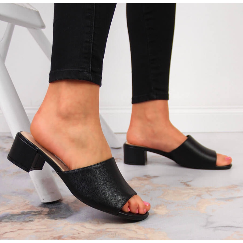 Naisten mustat tohvelit, Sergio Leone 2