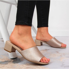 Naisten tossut beigen värisellä Sergio Leone -palikalla 2