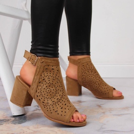 T.Sokolski Naisten sandaalit, jotka on rakennettu harjakattoisella kamelilla T. Sokolski ruskea 2