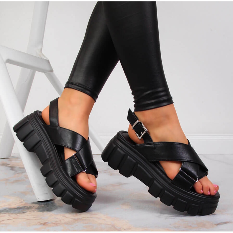 Naisten sandaalit mustalla Jezzi-tasolla 1