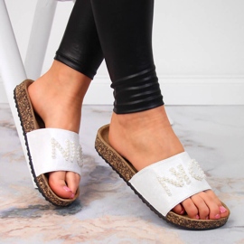 Naisten valkoiset tossut helmillä eVento valkoinen 1