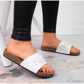 Naisten valkoiset tossut helmillä eVento valkoinen 2