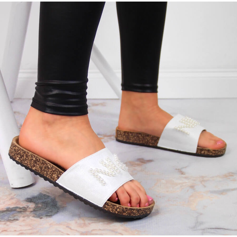 Naisten valkoiset tossut helmillä eVento valkoinen 2