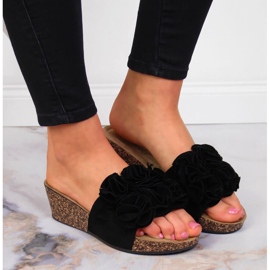 Naisten mustat kiilatossut kukilla eVento 2