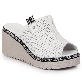 Naisten nahkaiset tossut kiilavalkoisella Artikerilla valkoinen 1