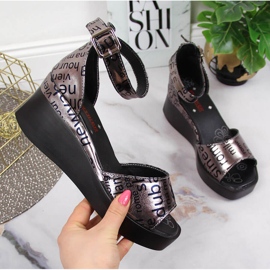 Naisten nahkasandaalit, joissa on metallinen Artiker-kiila hopea harmaa 1