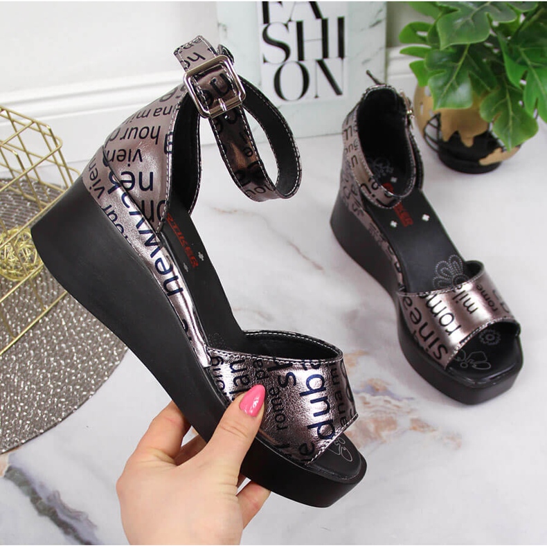 Naisten nahkasandaalit, joissa on metallinen Artiker-kiila hopea harmaa 1