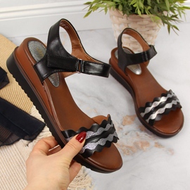 Naisten mustat kiila sandaalit Jezzi 1