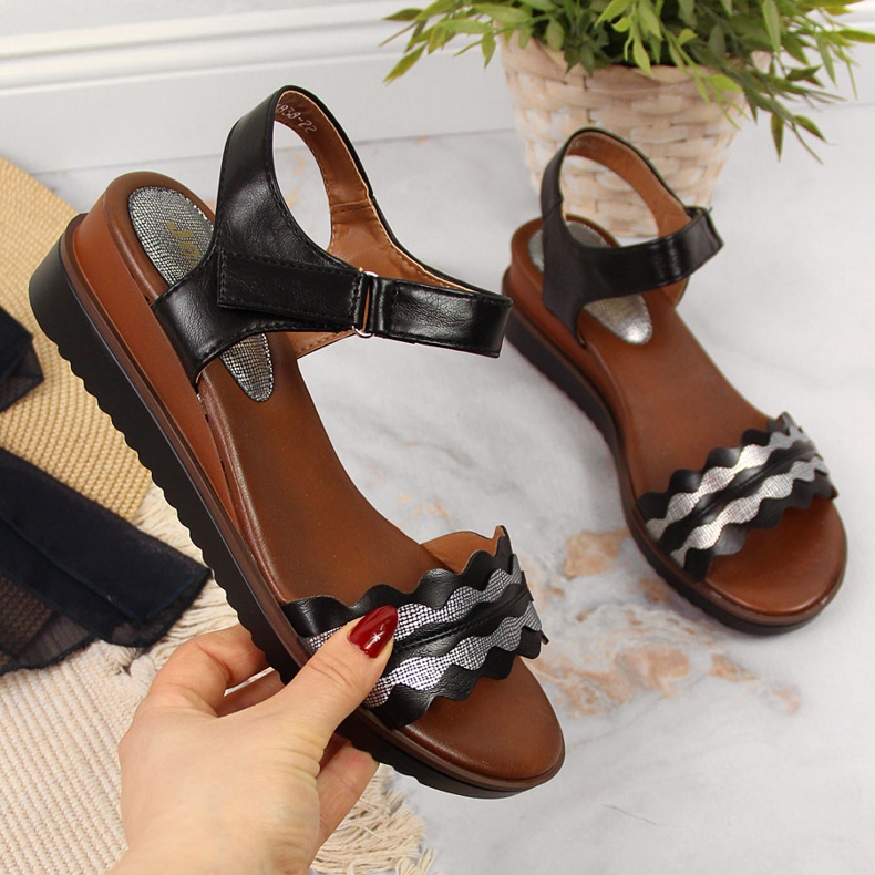 Naisten mustat kiila sandaalit Jezzi 1