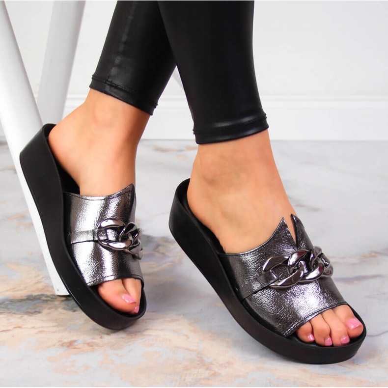 Naisten nahkaiset tossut ketjulla hopea T.Sokolski 2