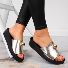 Naisten nahkaiset tossut kultakoristeella T.Sokolski kultainen 1