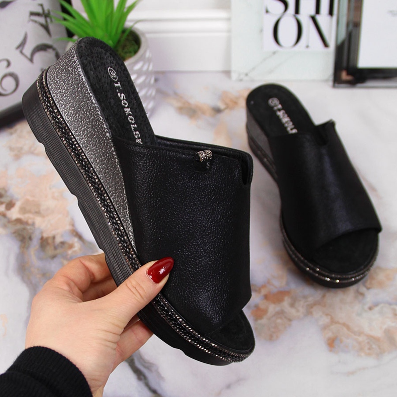 Mustat naisten tossut kiilakorolla T.Sokolski 1