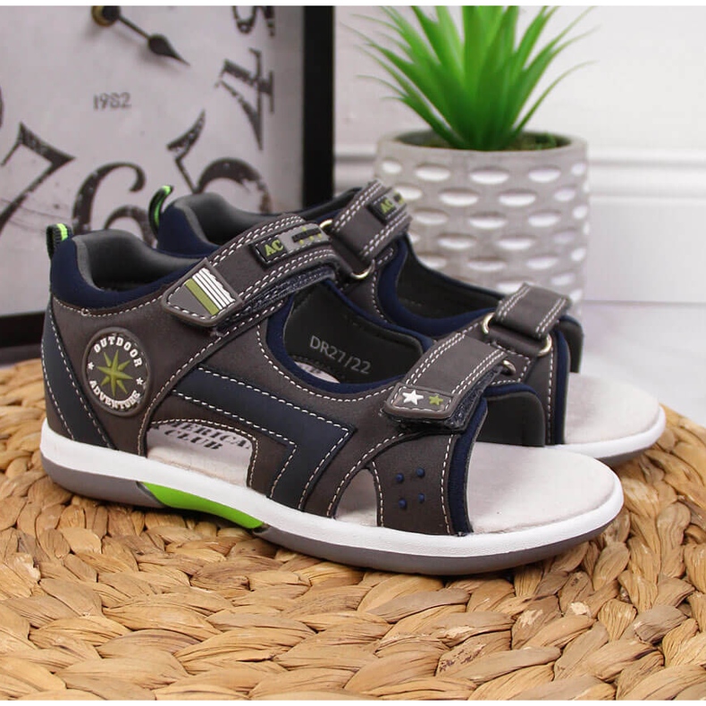 American Clubin harmaat tarranauhasandaalit pojille 2