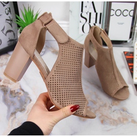 Naisten sandaalit tarranauhalla beige Sabatina 1