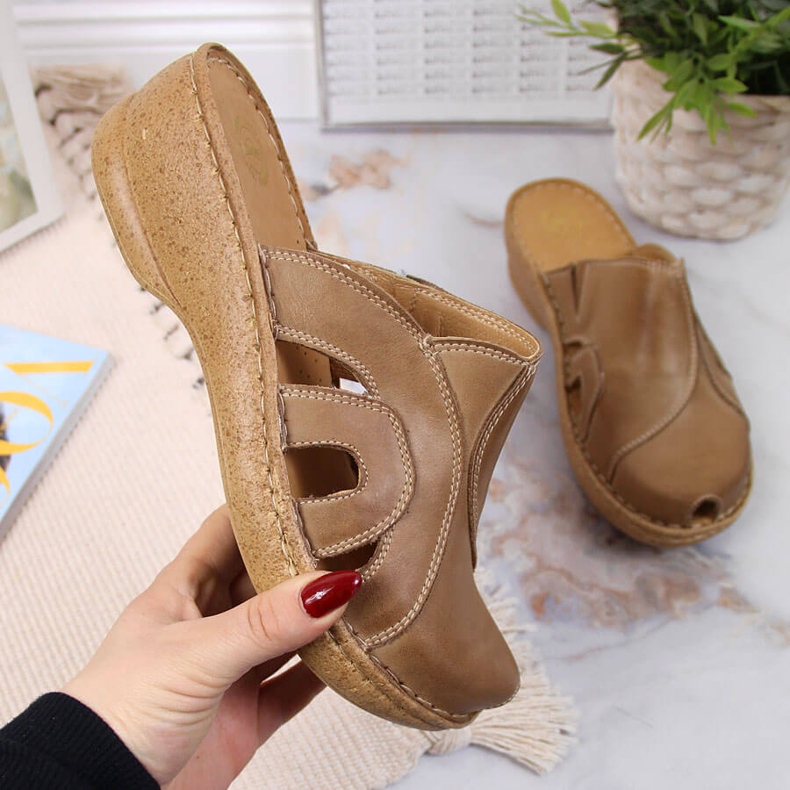 Nahkaiset beige-kiilatossut Łukbut 650 1