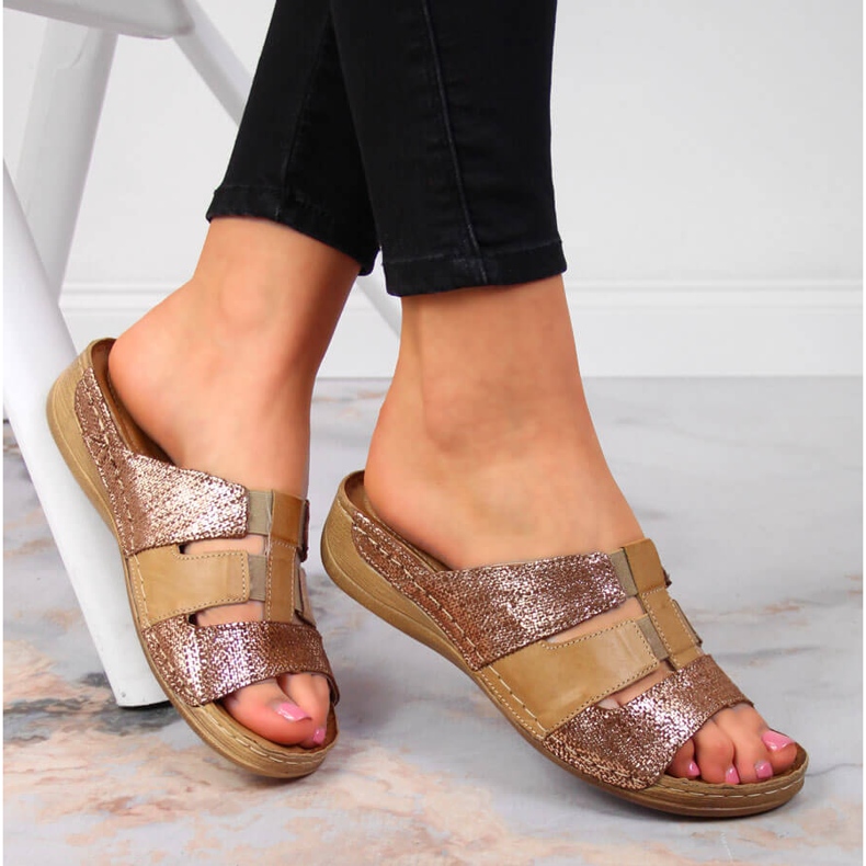 Beiget ja kullanväriset nahkatossut kuminauhalla Łukbut 1103 kultainen 1