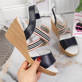 Naisten nahkasandaalit laivastonsinisellä kiilalla Filippo laivastonsininen 1