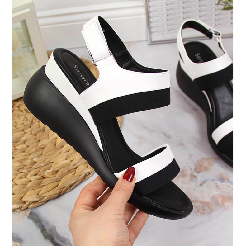 Naisten sandaalit kiilavalkoisessa Sergio Leonessa valkoinen 1