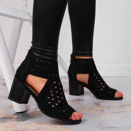 T.Sokolski Naisten mustat harjakattoiset sandaalit T. Sokolskilta 2