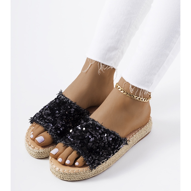 Mustat tossut Susannan alustalla 1