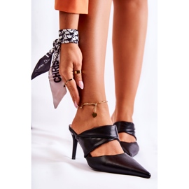 Nahkaiset tossut mustalla Avelinella 1