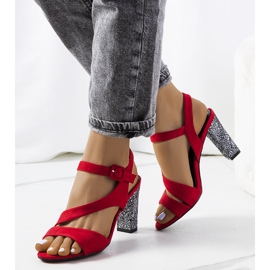 Punaiset sandaalit Murdock-tolppassa punainen 1 Punaiset sandaalit Murdock-tolppassa punainen 1