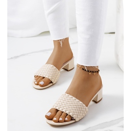 Beiget kudotut tossut Verdun-postissa 1