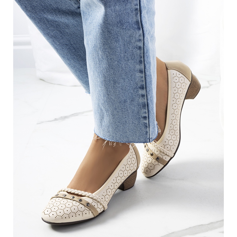 Hernandez beige harjakattoiset pumput 1