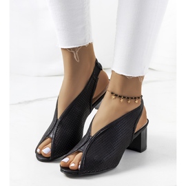 Black Rush harjakattoiset sandaalit musta 1