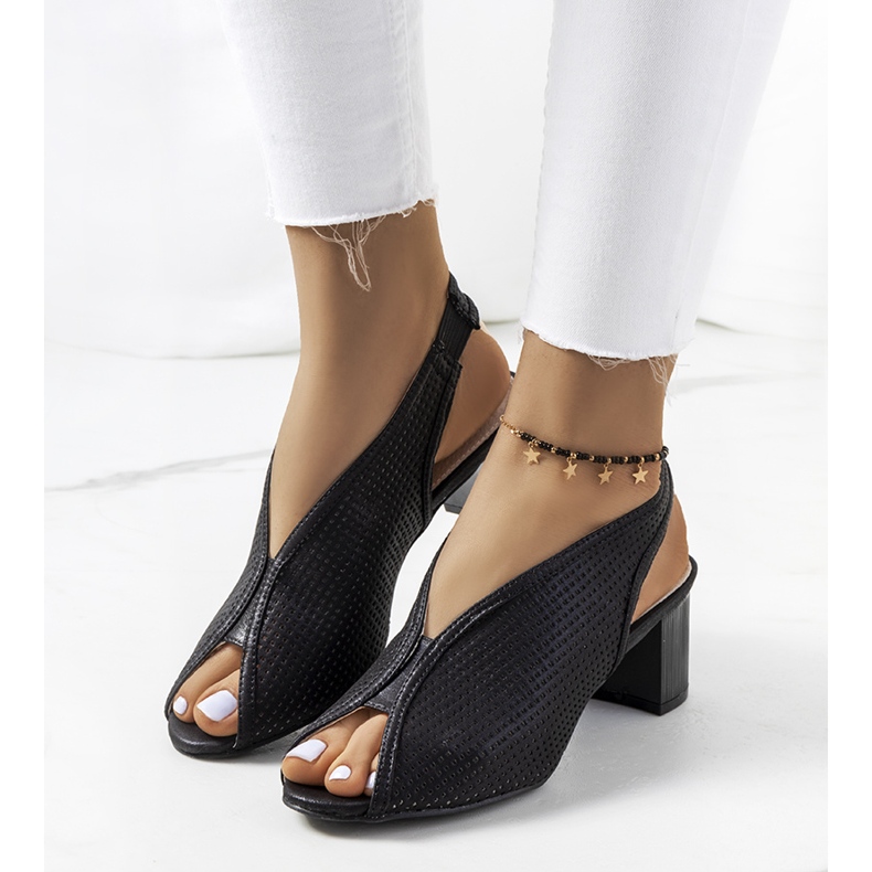 Black Rush harjakattoiset sandaalit musta 1