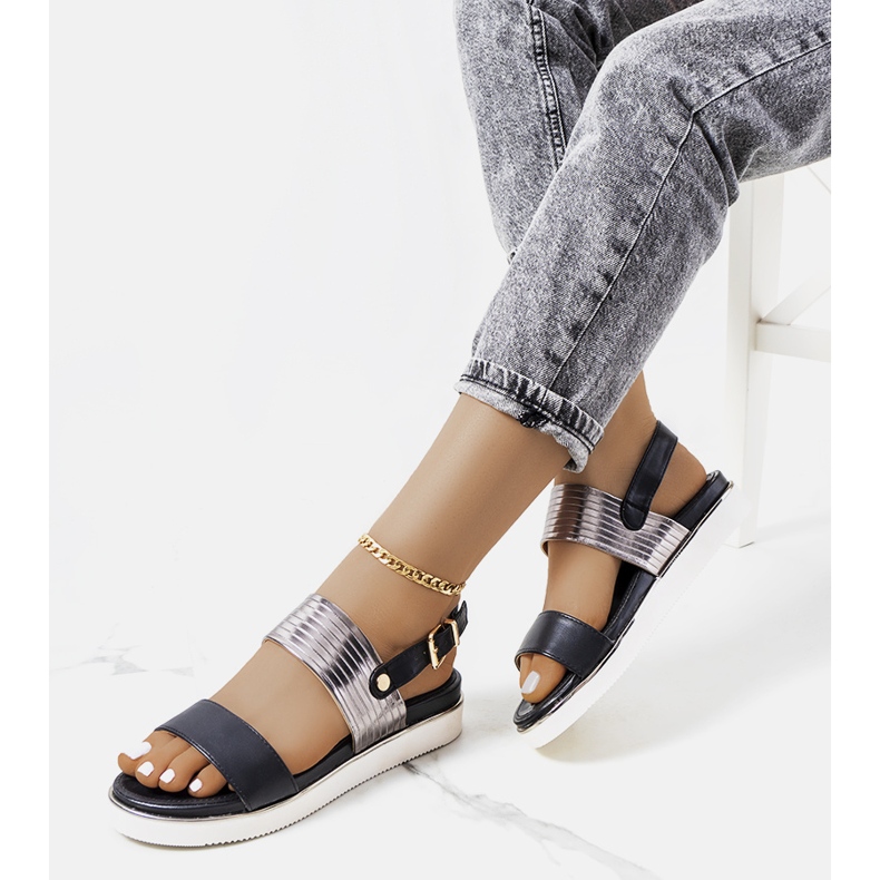 Mustat sandaalit, joissa metallinen Larochell-sisustus hopea 1