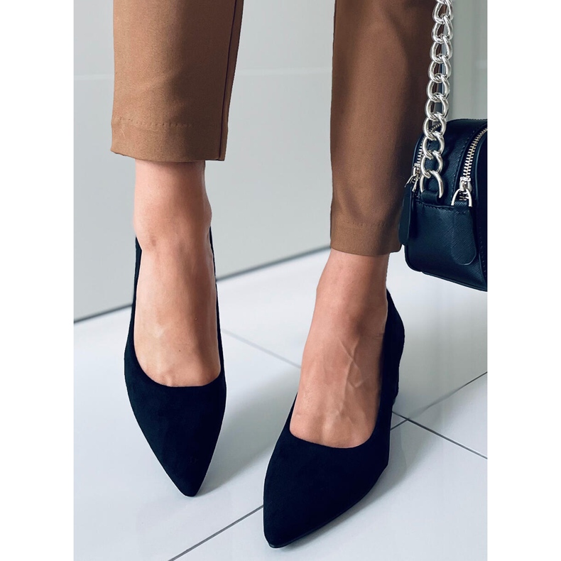 Pumput Mindy Black -korkokengissä musta 1