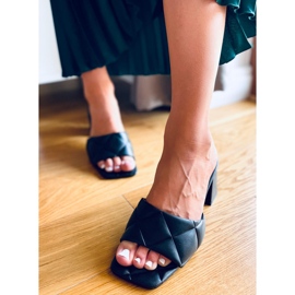 Leveäkorkoiset tossut Helen Black musta 1