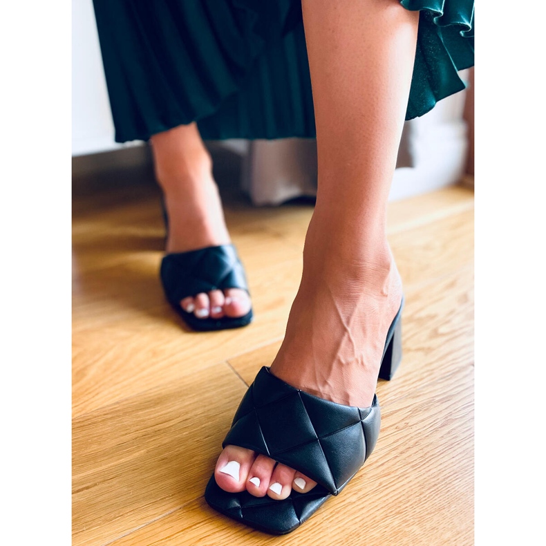 Leveäkorkoiset tossut Helen Black musta 1