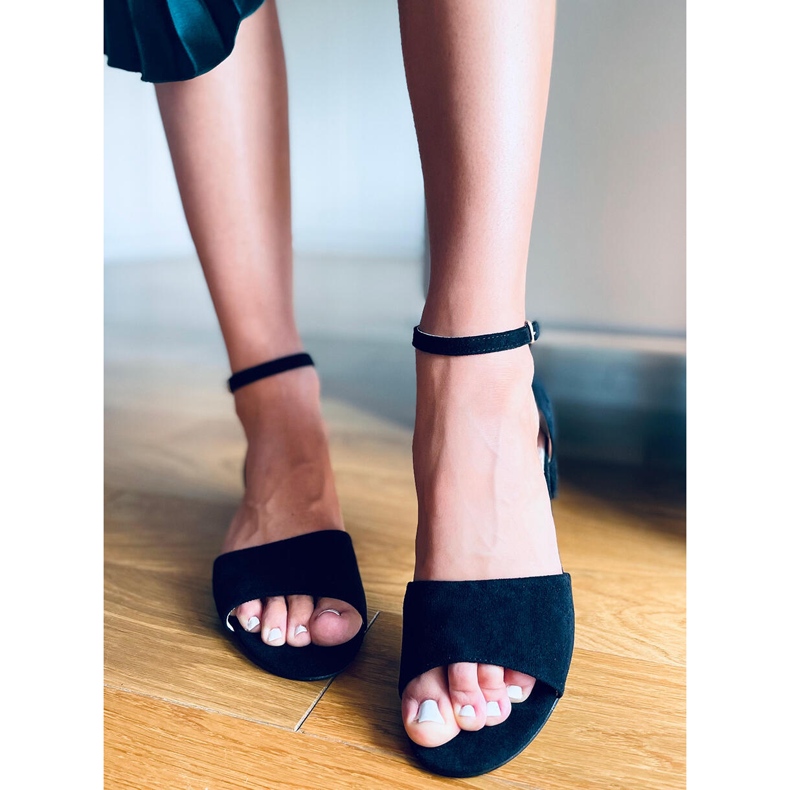 Ursula Mustat korkeakorkoiset sandaalit 1