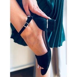 Ursula Mustat korkeakorkoiset sandaalit 2