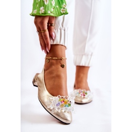 PA2 Nahkaiset balerinat korkokengissä, joissa on kultainen Elena-koriste 1