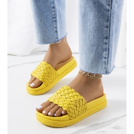 Keltaiset tossut Kapper-tasolla keltainen 1 Keltaiset tossut Kapper-tasolla keltainen 1